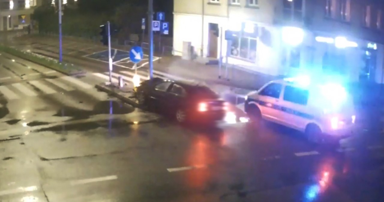 Pijany i z sądowym zakazem uciekał przed policją. Skończył na słupie