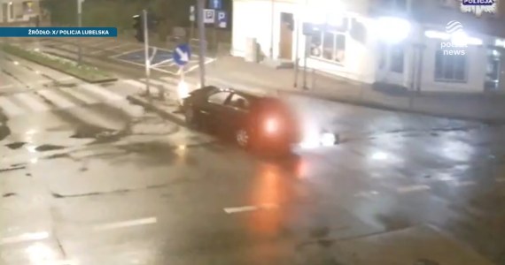 Z promilami, na sądowym zakazie, uciekał policjantom. Jazdę zakończył na słupie