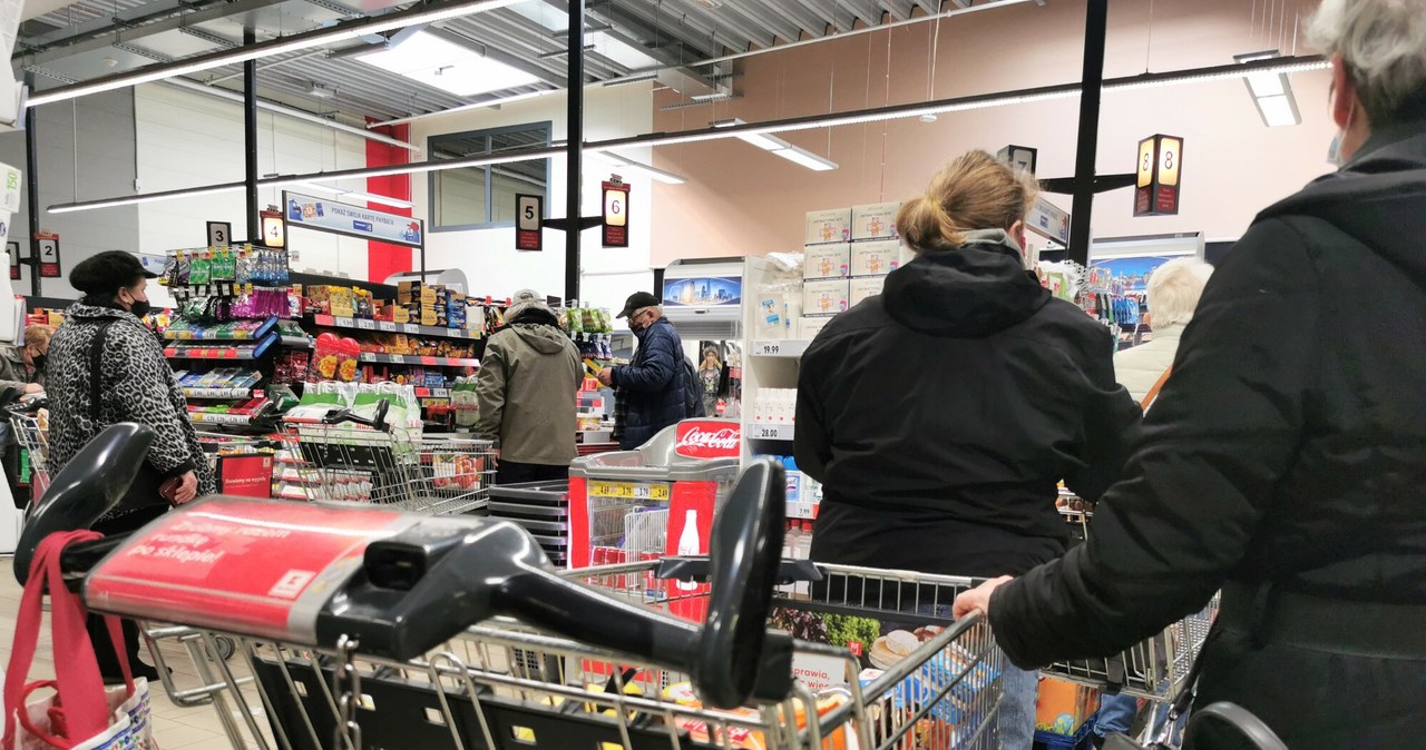Praca w Wielką Sobotę pod lupą. Za złamanie zakazu choćby 100 tys. zł kary