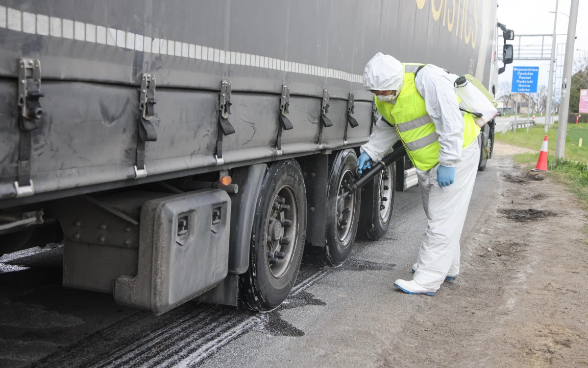 Czesław Siekierski zapewnia: w Polsce nie ma pryszczycy. Co więcej - jest szansa, że choroba nie przedostanie się na terytorium naszego kraju. ​To - jak podkreślił minister rolnictwa i rozwoju wsi - zasługa wielu służb, które kontrolowały granice i przekazywały stosowne informacje rolnikom.
