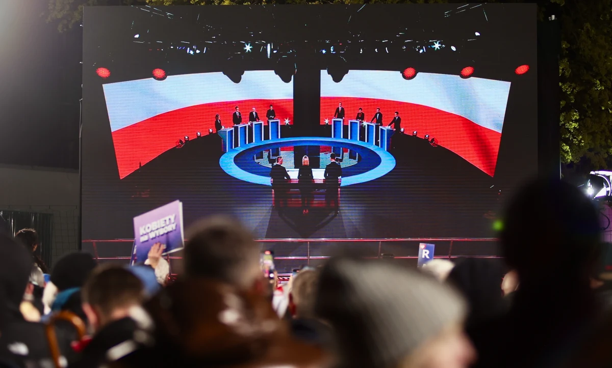 Kampania przed majowymi wyborami prezydenckimi rozgorzała na dobre. Szczególnie intensywne były ostatnie dni. Niektórzy z kandydatów na urząd prezydenta brali bowiem udział w debatach, m.in. tych w Końskich. Jak wpłynęły one na nasze preferencje wyborcze? Który z kandydatów zyskał, a który stracił? Pokazuje to najnowszy sondaż Opinia24 przeprowadzony po debatach. Porównujemy go z sondażem Opinia24 przeprowadzonym dla RMF FM tuż przed nimi. Okazuje się, że szermierki słowne kandydatów miały na nas znaczący wpływ.