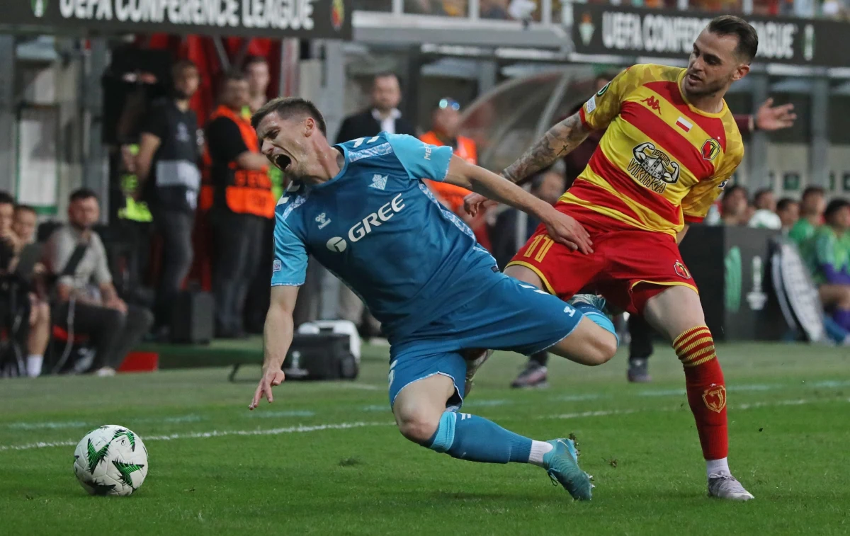 Jagiellonia zremisowała w Białymstoku z Betisem Sewilla 1:1 (0:0) w rewanżowym meczu ćwierćfinałowym piłkarskiej Ligi Konferencji i odpadła z rozgrywek. Pierwsze spotkanie hiszpański zespół wygrał 2:0 i awansował do półfinału, w którym zmierzy się z Fiorentiną.