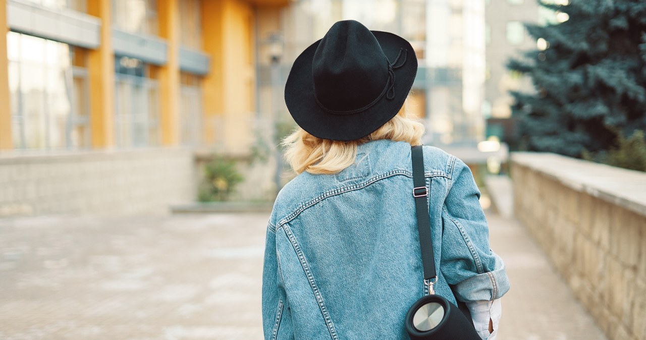 Jak nosić kurtkę jeansową? 5 stylowych zestawów, które pokochasz