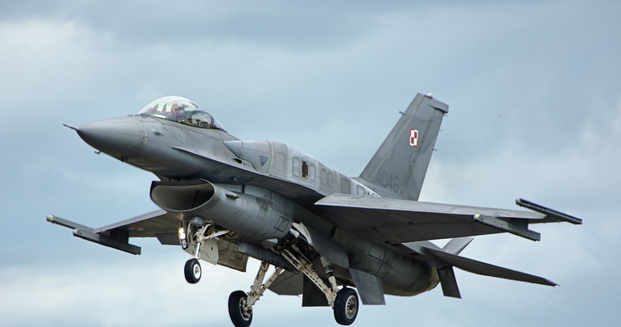Szef MON: Mamy pierwszą kobietę pilot F-16 w Polsce