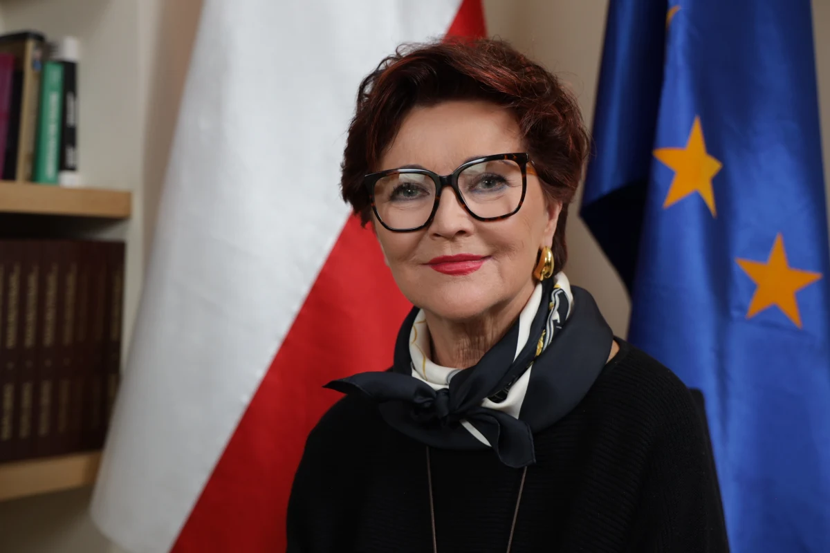 "Bez żurku nie wyobrażam sobie Wielkanocy!" - mówi Jolanta Kwaśniewska, była pierwsza dama, która w najnowszym odcinku podcastu "Co u nich słychać?" gości u Kuby Śliwińskiego z Radia RMF24. W rozmowie opowiada o tym, co sprawia, że święta mają dla niej szczególną wartość, dzieląc się także swoimi refleksjami na temat życia rodzinnego i pracy w Fundacji "Porozumienie bez Barier". "Sekretem dobrego związku jest podobne poczucie humoru" - zdradza, mówiąc o tym, co łączy ją z mężem Aleksandrem Kwaśniewskim.