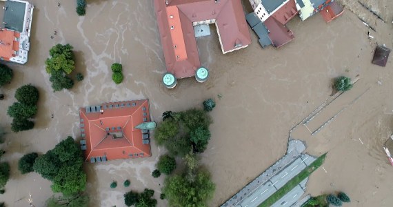 Popowodziowe śmieci przez cały czas stanowią problem