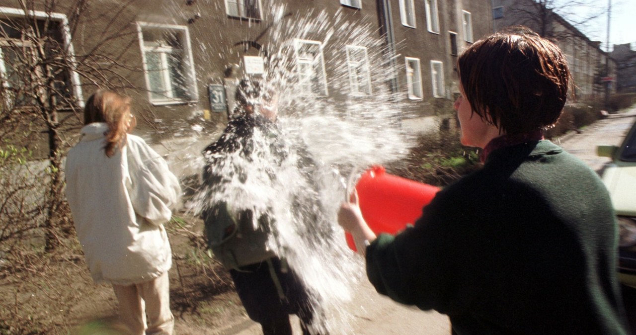 Mandat zamiast zabawy. Śmigus-dyngus może kosztować choćby 500 zł