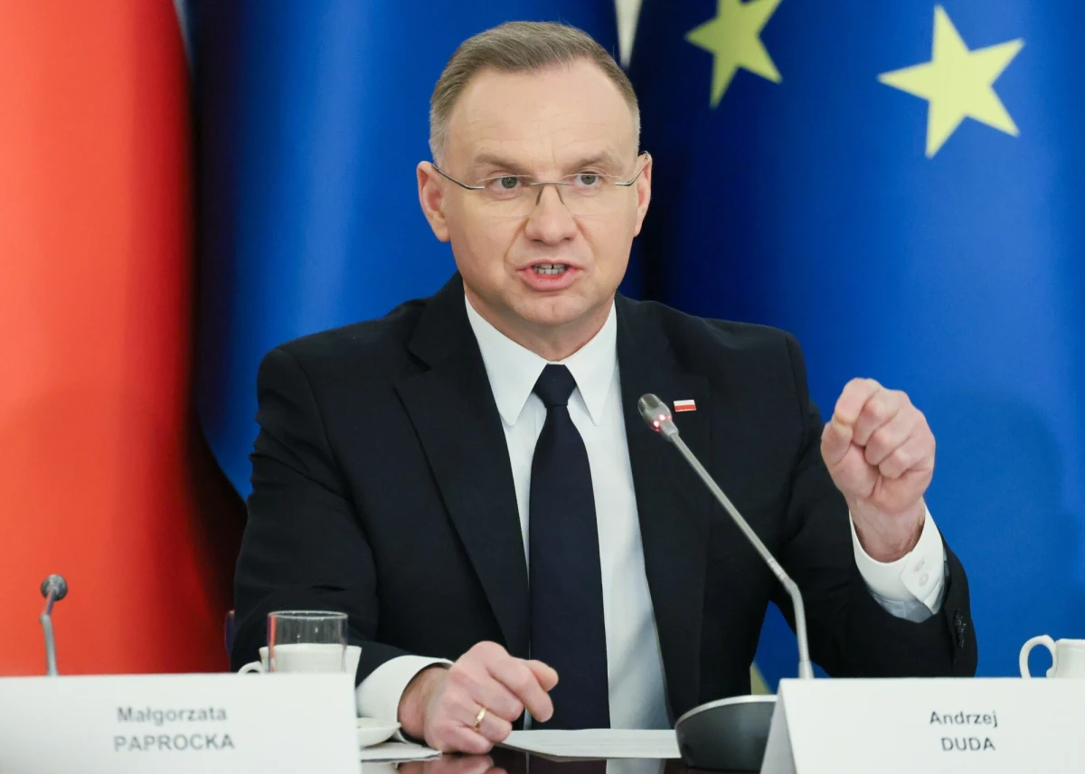 Polska powinna starać się o objęcie francuskim systemem odstraszania nuklearnego, a jednocześnie dążyć do udziału w programie współdzielenia amerykańskiej broni atomowej (Nuclear Sharing) - ocenił w rozmowie z agencją Bloomberg Andrzej Duda. "Wierzę, że możemy zaakceptować oba rozwiązania" - powiedział prezydent, podkreślając, że "nie są ani sprzeczne, ani wzajemnie się wykluczające".