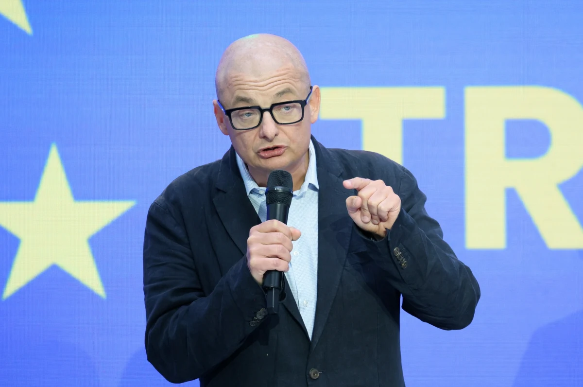 "Mój kierowca został poproszony o to, żeby na mnie donosić" - powiedział Michał Kamiński. "Został poproszony o to przez urzędników Senatu podległych marszałek Kidawie-Błońskiej" - mówił w TVN24 senator Trzeciej Drogi, wicemarszałek Senatu.