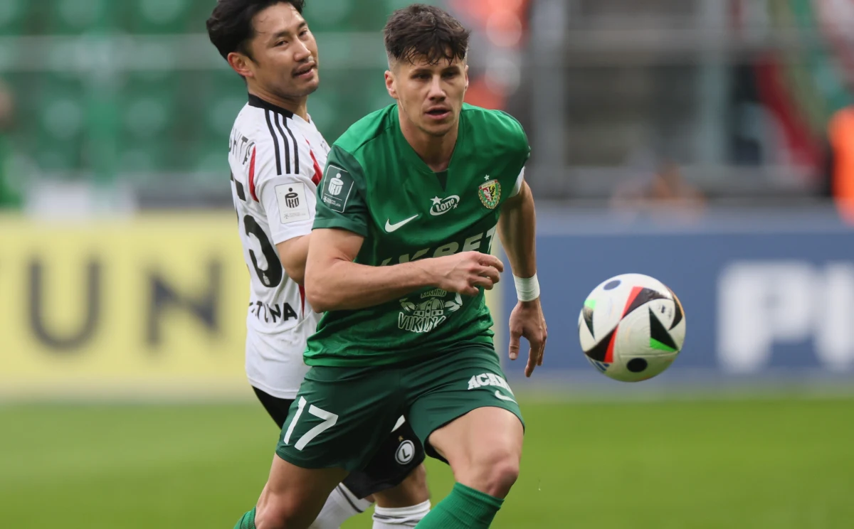 Petr Schwarz, kapitan Śląska Wrocław, po meczu piłkarskiej Ekstraklasy z Cracovią trafił prosto na stół operacyjny. Na piękny gest w stosunku do niego zdecydowali się jego ligowi rywale. Nagranie, na którym wspierają Czecha, pojawiło się w mediach społecznościowych.