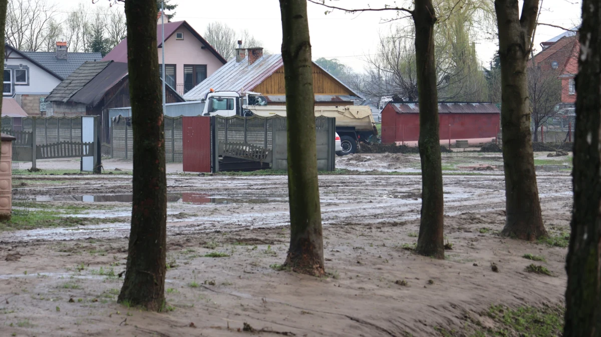 Osoby poszkodowane przez piątkowe ulewy w gminie Pawłosiów (pow. jarosławski, woj., podkarpackie) będą mogły starać się o zasiłki celowe do 8 tys. zł - zapowiedziała wojewoda podkarpacka Teresa Kubas-Hul. Procedury rozpoczną się po świętach - we wtorek.