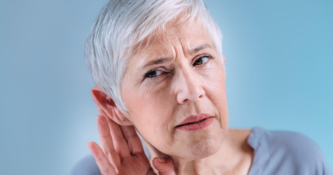 Musisz głośniej ustawiać telewizor? Pogorszenie słuchu może wynikać z choroby