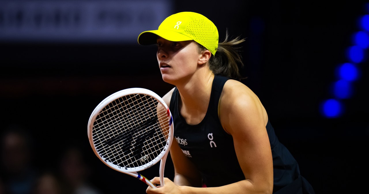 Świątek wróciła do gry po przegranym secie. 127 minut batalii z Ostapenko o półfinał