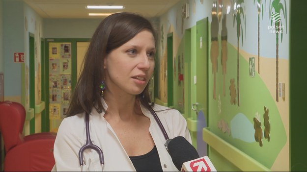 Kiedyś pacjentka, dziś lekarka. Izabela Królikowska w dzieciństwie zachorowała na chorobę reumatologiczną i przez lata była leczona w warszawskim szpitalu. Dziś sama tu pracuje. Jak mówi, własna choroba pozwala jej lepiej rozumieć z czym mierzą się mali pacjenci. Materiał dla "Wydarzeń" przygotowała Magdalena Hykawy.