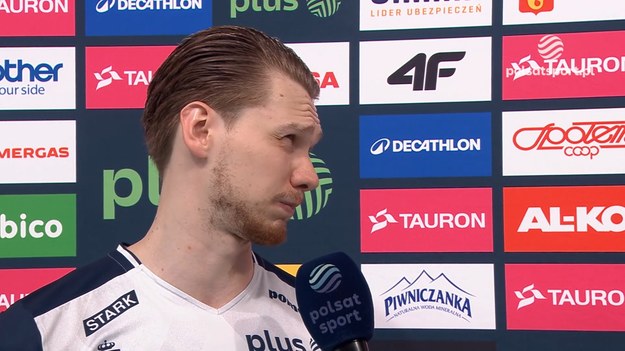 PGE Projekt Warszawa wygrał z Aluronem CMC Wartą Zawiercie 3:2 w pierwszym meczu półfinału PlusLigi. - W pierwszych dwóch setach z naszej strony był ogień, a potem role się odwróciły - powiedział Jakub Kochanowski, środkowy PGE Projektu, MVP spotkania.

