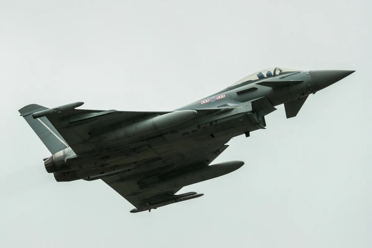 O dwóch niepokojących incydentach nad Bałtykiem informuje dziś resort obrony Wielkiej Brytanii. W mijającym tygodniu myśliwce tego kraju podrywały się dwukrotnie w powietrze, by przechwycić rosyjskie samoloty wojskowe przelatujące w pobliżu przestrzeni powietrznej NATO.