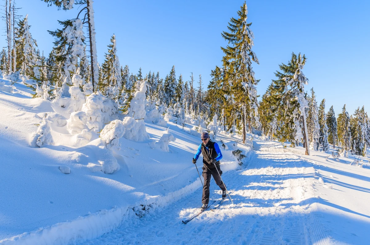 Narciarze i snowboardziści powinni przygotować się na zmiany - Tatrzański Park Narodowy kończy sezon skiturowy. Apeluje jednocześnie o uszanowanie budzącej się do życia przyrody. Zakazy wchodzą w życie już w najbliższych dniach.