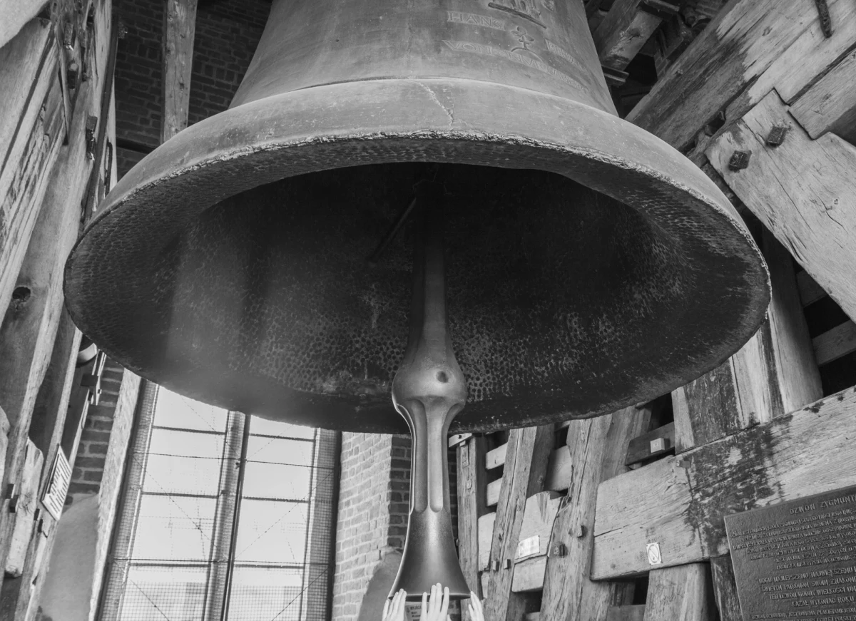 W Poniedziałek Wielkanocny w południe na Wawelu zabrzmiał Dzwon Zygmunt. O poranku w wieku 88 lat zmarł papież Franciszek.