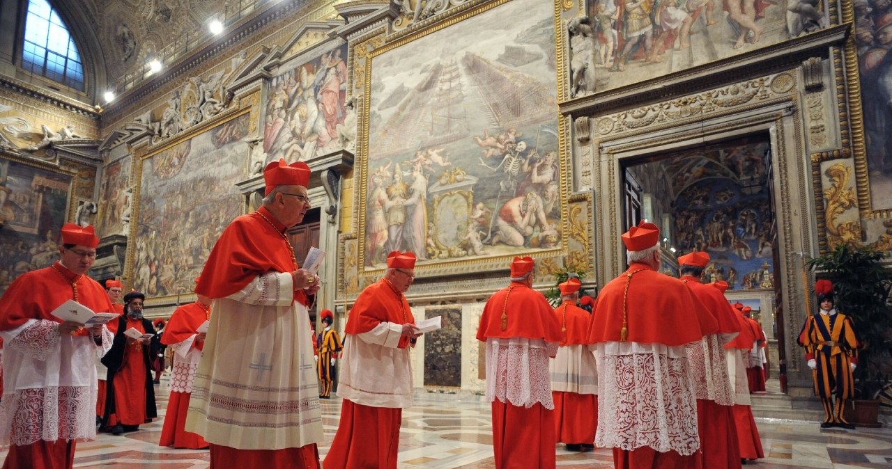 Polscy kardynałowie na konklawe. To oni wybiorą nowego papieża