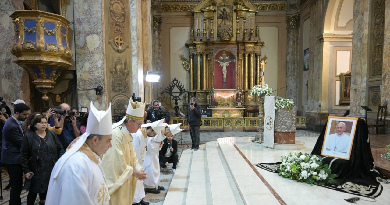 Ojczyzna Franciszka pogrążona w żałobie. Biskupi wzywają wiernych