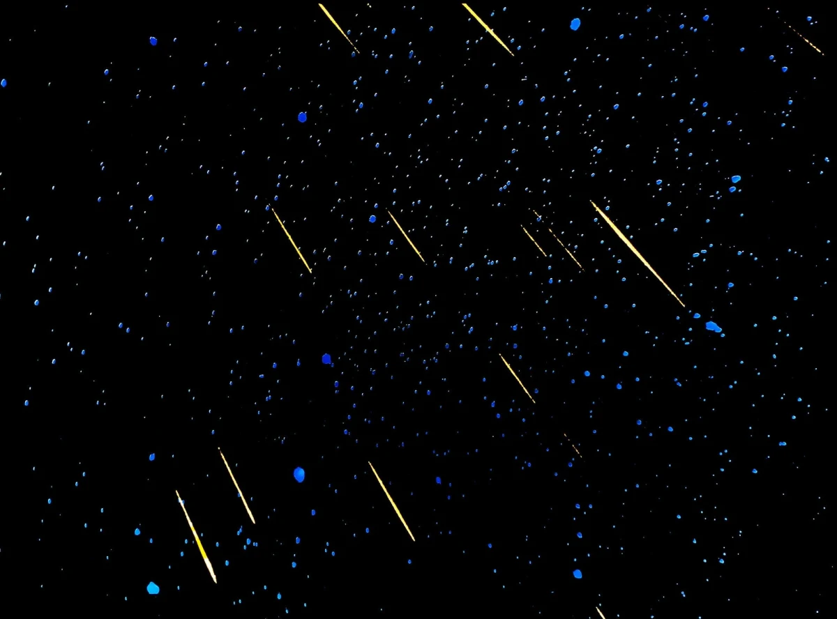 Już najbliższej nocy (z 21 na 22 kwietnia) niebo nad Polską rozświetli niezwykły spektakl - deszcz meteorów z roju Lirydów. To wyjątkowa okazja, by zobaczyć nawet kilkanaście "spadających gwiazd" w ciągu godziny. 
