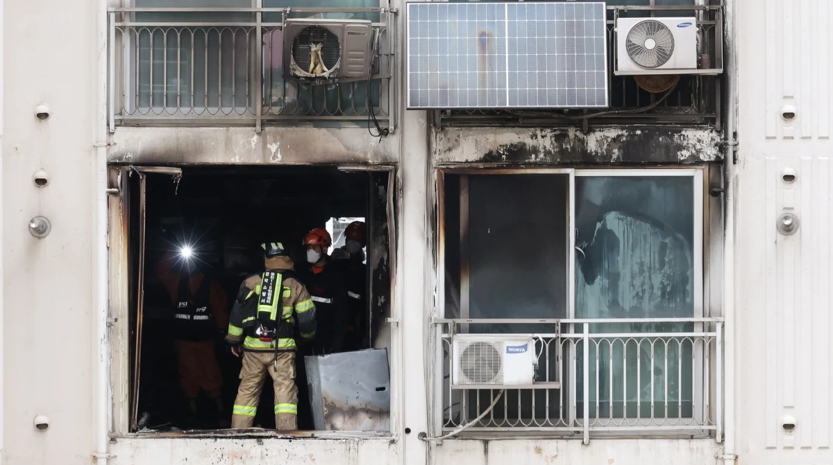 Koreańskie służby wyjaśniają okoliczności podpalenia 21-piętrowego apartamentowca w Seulu. Jedna osoba zginęła, a sześć zostało rannych. Początkowo informowano, że sprawca jest poszukiwany. Ostatecznie okazało się, że to jego ciało znaleziono na pogorzelisku. 