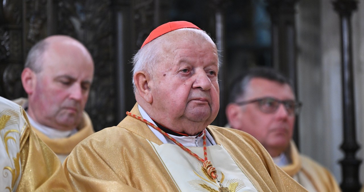 Konklawe bez kard. Dziwisza. Hierarcha porównał Franciszka i Jana Pawła II