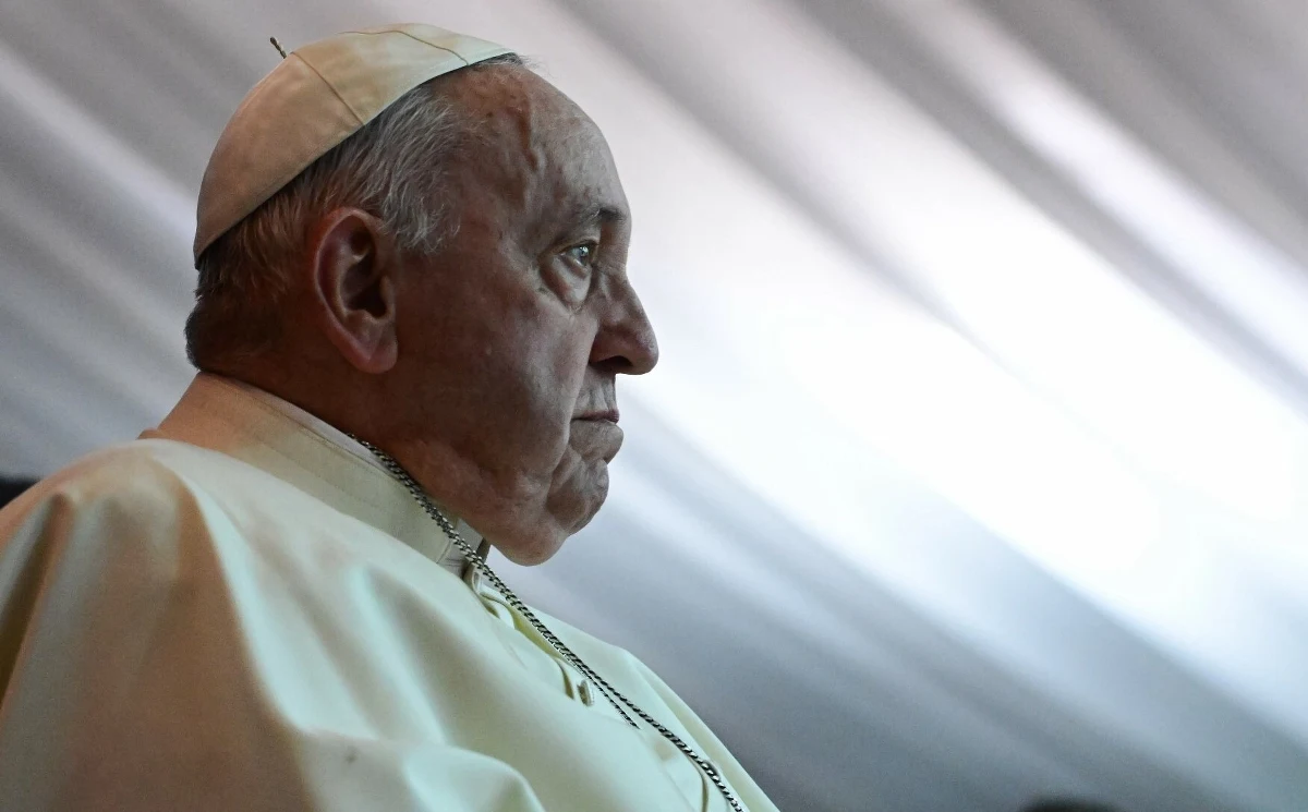 Udar mózgu, nieodwracalna zapaść kardiologiczna i śpiączka to oficjalne przyczyny śmierci papieża - podał Watykan w komunikacie w poniedziałek wieczorem. Stolica Apostolska przekazała także informacje dotyczące testamentu Franciszka.