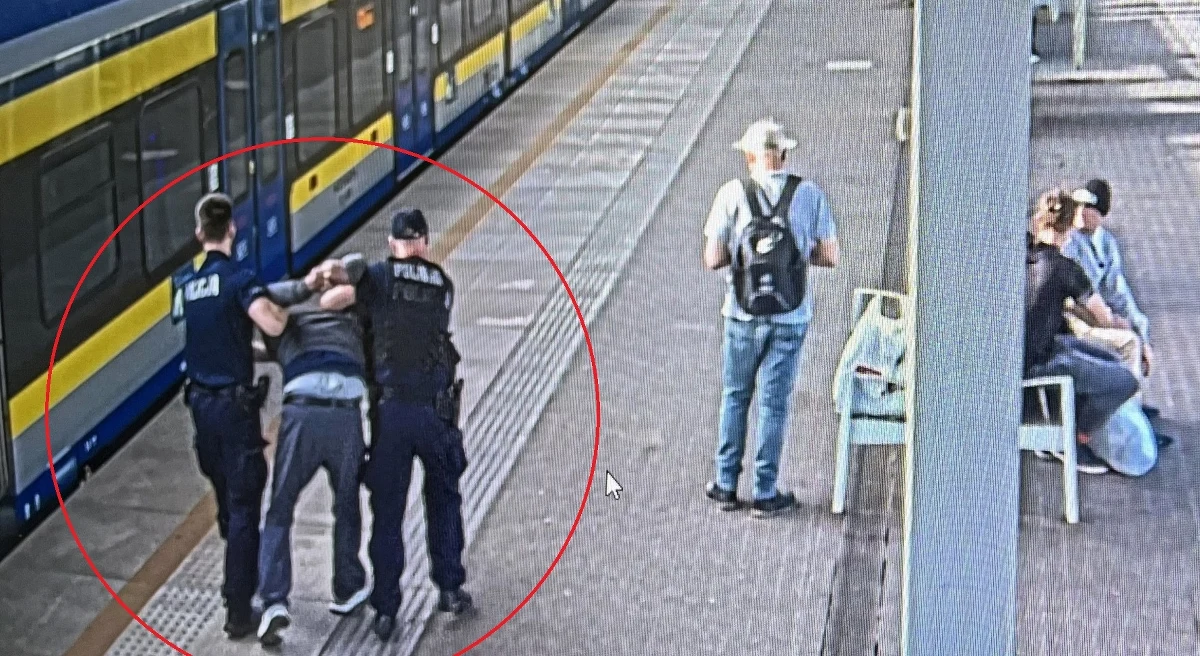 Kompletnie pijany 42-latek zaatakował konduktora Szybkiej Kolei Miejskiej na wysokości stacji Gdynia Redłowo. Odpowie za naruszenie nietykalności cielesnej funkcjonariusza publicznego. 