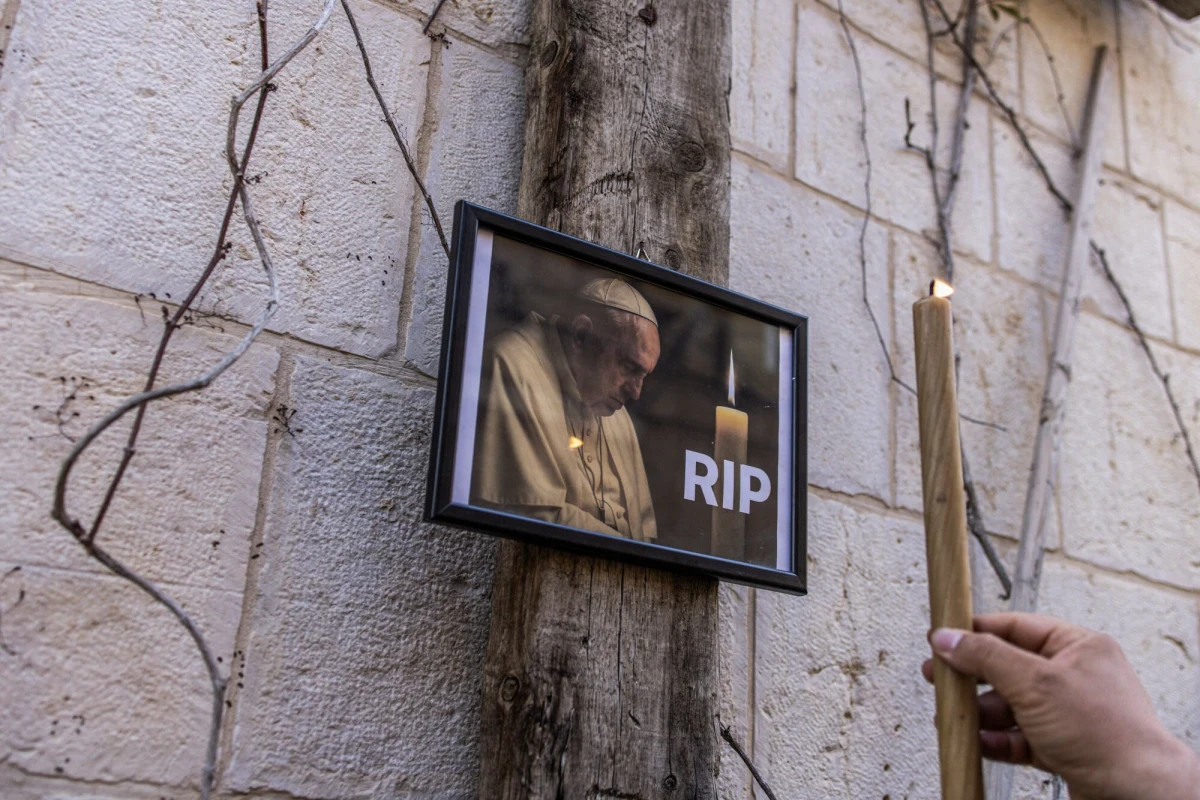 Oficjalne konta izraelskiego MSZ na platformach X, Facebook i Instagram zamieściły, a następnie usunęły wpis z kondolencjami po śmierci papieża Franciszka. Jak poinformowało później ministerstwo, wpis został opublikowany "przez pomyłkę".