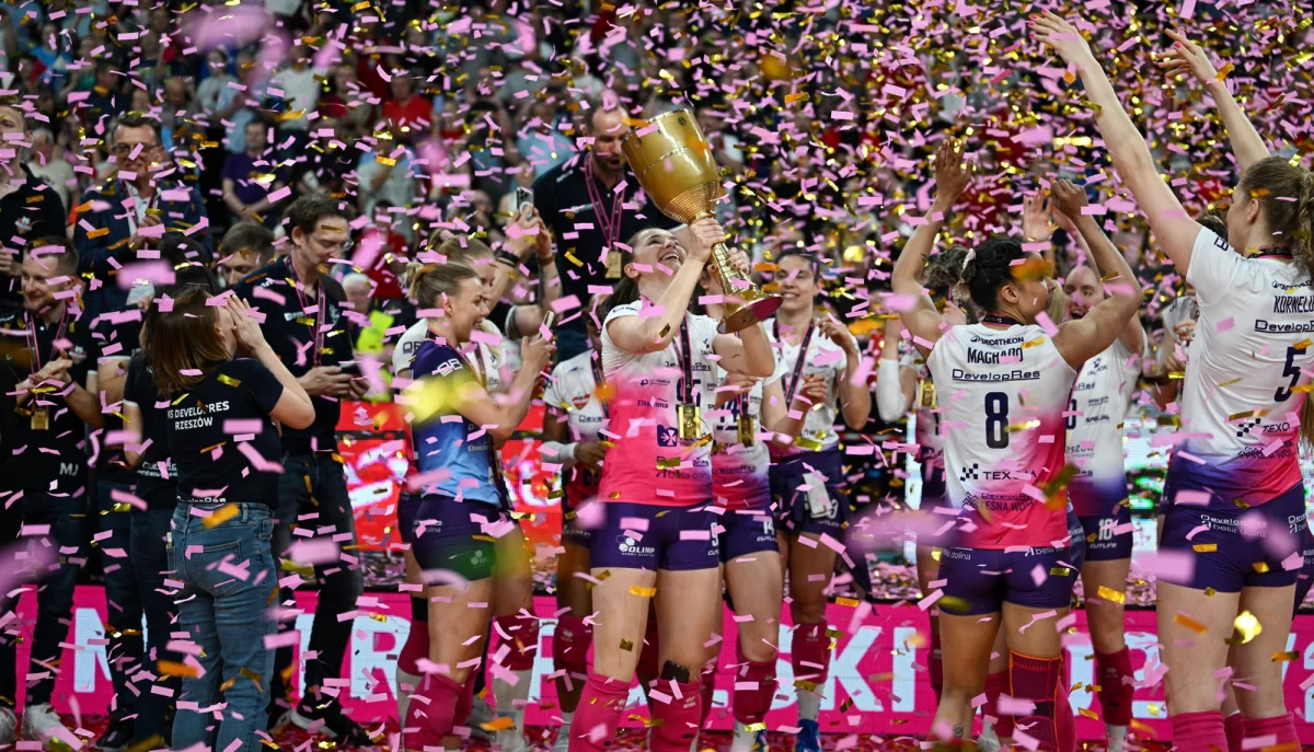 Siatkarki DevelopResu Rzeszów zdobyły po raz pierwszy w historii mistrzostwo Polski. Podopieczne Francuza Stephane'a Antigi we wtorkowy wieczór wygrały z ŁKS Commercecon Łodź 3:1 (25:17, 23:25, 25:19, 27:25), pokonując w ten sposób łodzianki po raz trzeci w finałowej rywalizacji.