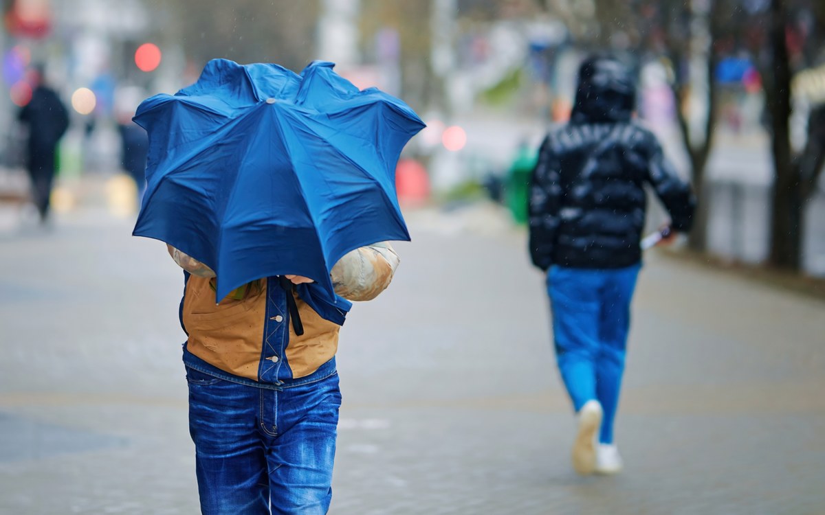 W środę Instytut Meteorologii i Gospodarki Wodnej wydał ostrzeżenie I stopnia przed burzami, opadami deszczu, gradu i porywistym wiatrem. Alerty dotyczą północno-zachodniej i południowej Polski.