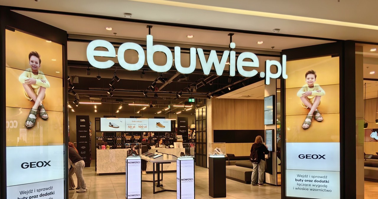 Nerwy zamiast butów? Znana sieć z ogromnymi problemami, tłumaczy się przez bota