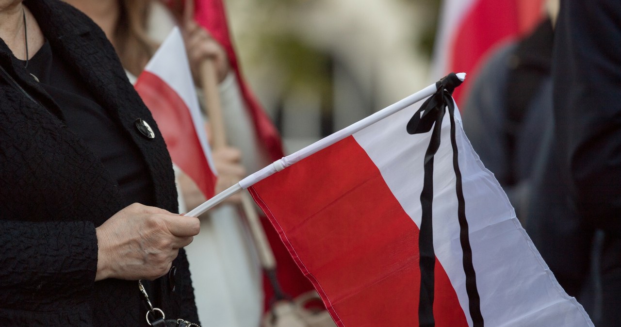 Żałoba narodowa po śmierci papieża. Jakie kary grożą za jej nieprzestrzeganie?