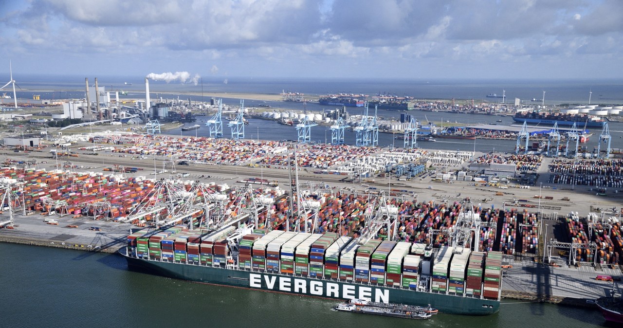 Cła Trumpa przyspieszyły rozwój światowego handlu. Korzysta też Polska