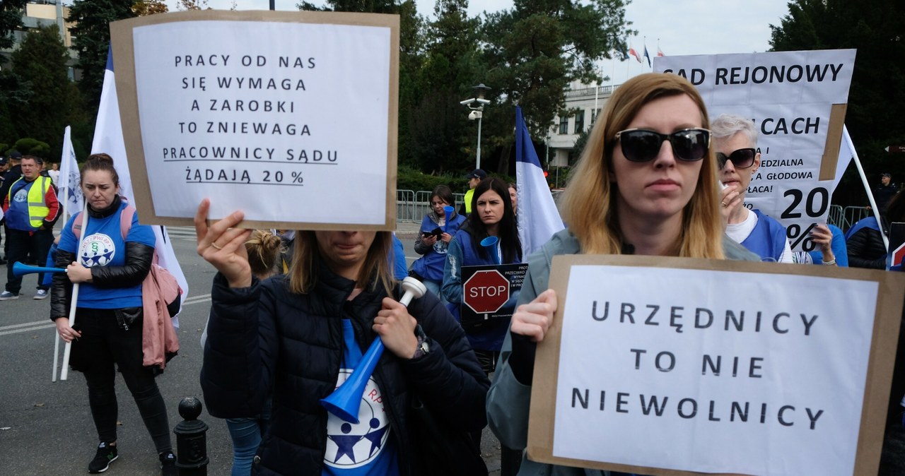 Ile zarabiają w budżetówce? Niektórzy płaczą, inni zacierają ręce