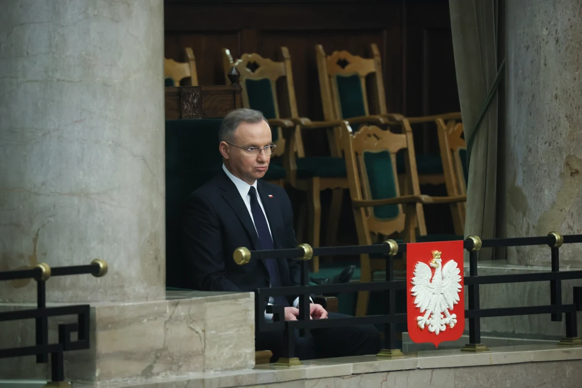 Prezydent Andrzej Duda skomentował wystąpienie ministra spraw zagranicznych Radosława Sikorskiego w Sejmie. Zarzucił mu, że politykę zagraniczną pomieszał z "partyjnymi sporami i połajankami" wplatając hasło wyborcze Rafała Trzaskowskiego do przemówienia. Żałował też, że Sikorski całkowicie pominął kwestie współpracy w ramach Trójmorza.
