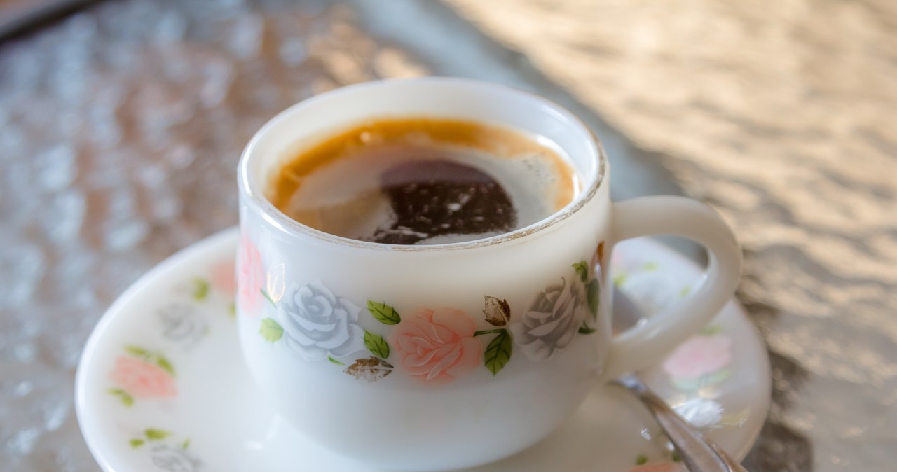 Pijesz kawę na czczo? Tak wpływa na twoje jelita