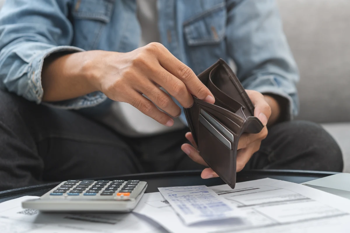 Prezes Urzędu Ochrony Konkurencji i Konsumentów postawił zarzuty spółce iGenius LLC i jej promotorom, wydał także ostrzeżenie konsumenckie - poinformował UOKiK. Według urzędu program partnerski powiązany z ofertą firmy może być piramidą.