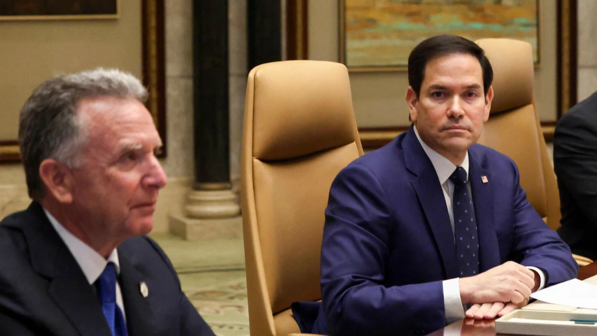 Sekretarz stanu USA Marco Rubio oraz wysłannik prezydenta Donalda Trumpa na Bliski Wschód Steve Witkoff wycofali się z rozmów w Londynie. Mieli oni wziąć udział w dyskusjach o zawieszeniu broni między Rosją i Ukrainą. Jak zauważa BBC, ich nieobecność znacząco obniżyła rangę spotkania.