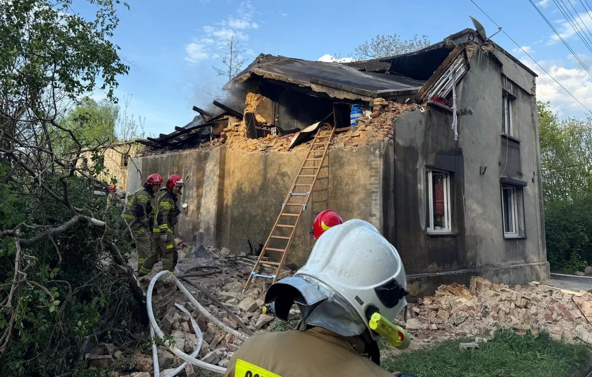 Trzy osoby zostały poszkodowane w wybuchu gazu w domu jednorodzinnym w Wojkowicach (Śląskie). W budynku wybuchł pożar, zawaliła się część pierwszej kondygnacji.
