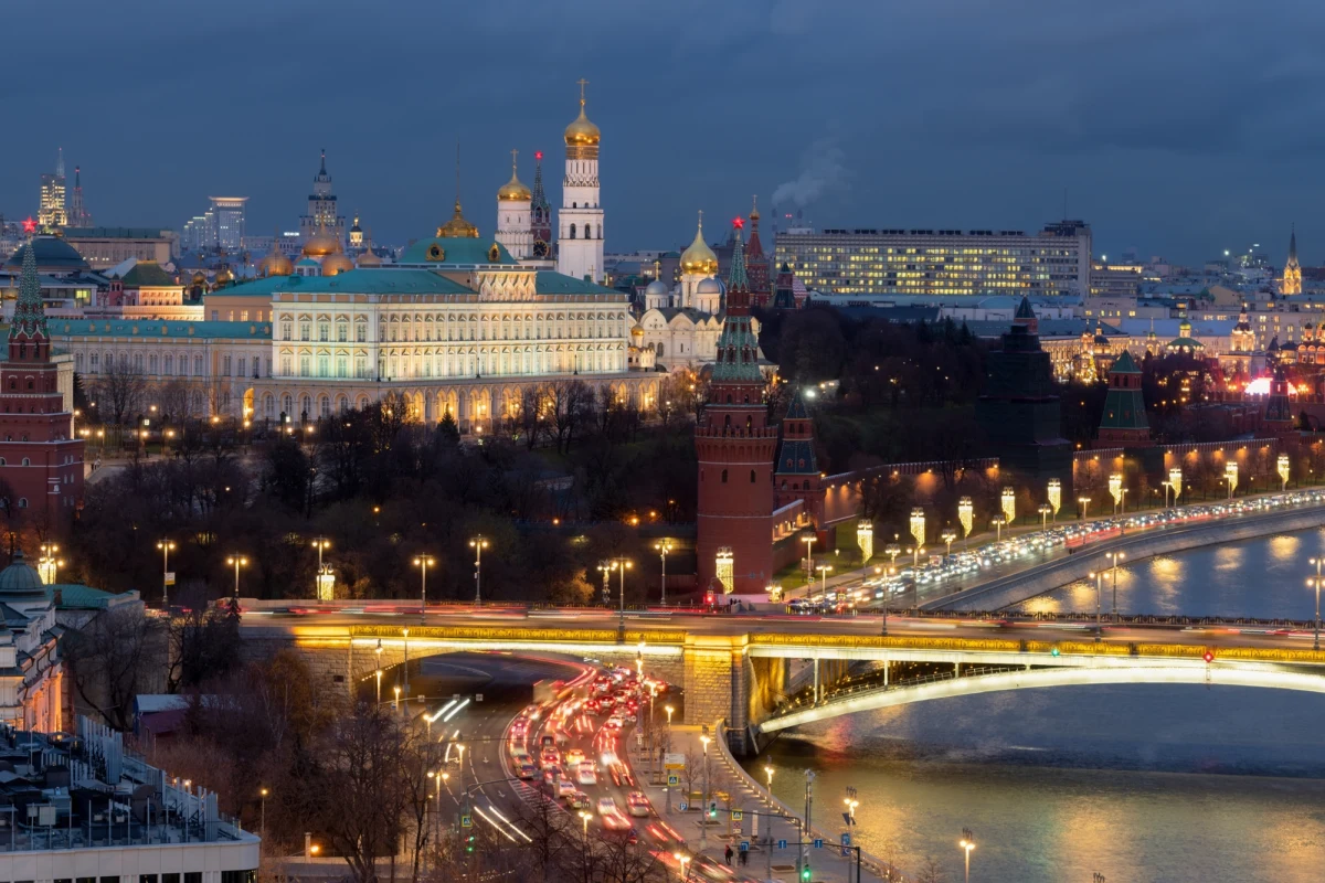 Rosja i Chiny wprowadziły innowacyjny system rozliczeń bankowych o nazwie "China Track". Jak donosi agencja Reutera, nowy mechanizm umożliwia obu krajom prowadzenie wzajemnego handlu, omijając przy tym zachodni system finansowy oraz międzynarodowy nadzór.