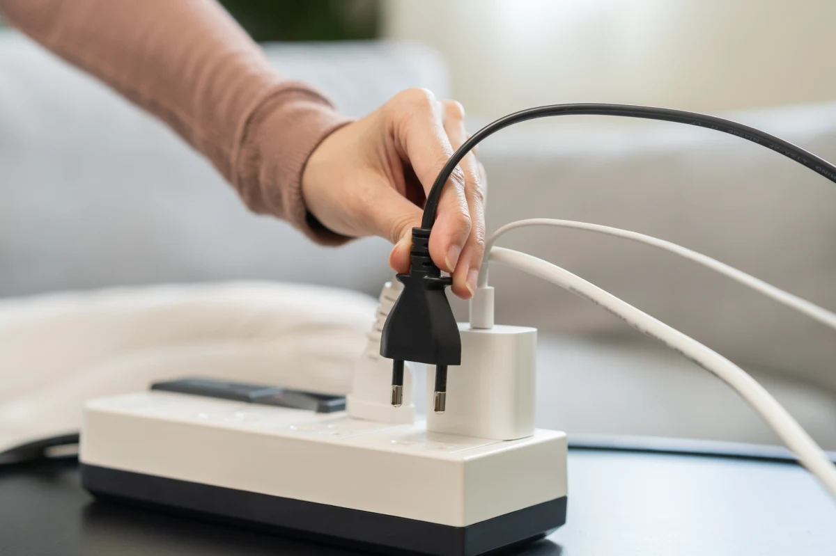 Sejm podjął decyzję o przesunięcie terminu wprowadzenia nowych taryf na energię elektryczną dla gospodarstw domowych. Zmiany, które miały obowiązywać od 1 lipca 2025 roku, zaczną obowiązywać dopiero od 1 października 2025 roku.