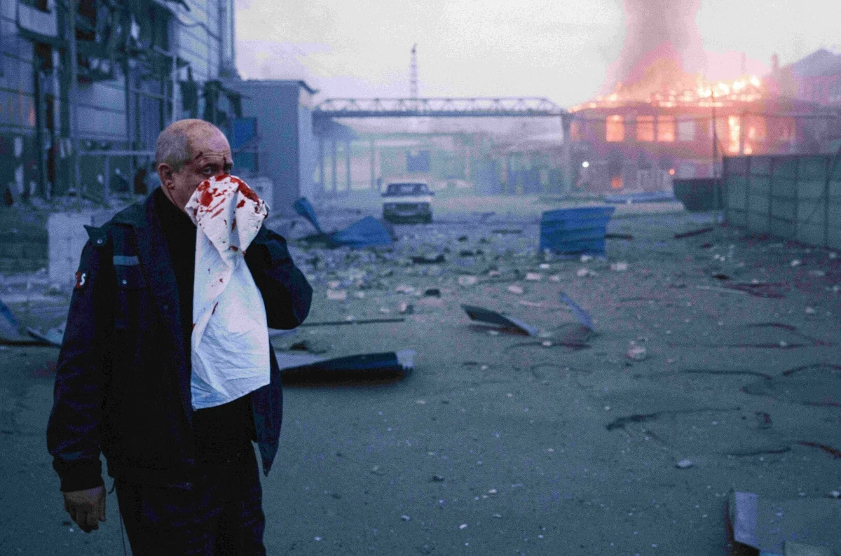 "Rozpoczęło się operowanie polskiego i sojuszniczego lotnictwa w polskiej przestrzeni powietrznej (...). Poderwane zostały dyżurne pary myśliwskie, a naziemne systemy obrony powietrznej oraz rozpoznania radiolokacyjnego osiągnęły stan najwyższej gotowości" - poinformowało w czwartek wcześnie rano Dowództwo Operacyjne Rodzajów Sił Zbrojnych. Ma to związek z nocnym zmasowanym atakiem Rosji. Ta uderzyła dronami i rakietami w Kijów oraz Charków. Nie żyje co najmniej 9 osób, ponad 80 jest rannych. Trwa poszukiwanie ludzi pod gruzami. Wśród zaginionych jest dwoje dzieci.