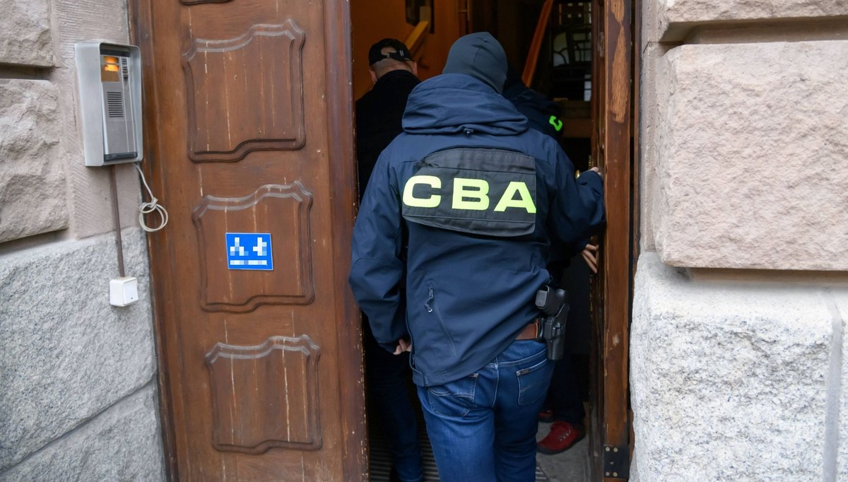 Kilkudziesięciu funkcjonariuszy Centralnego Biura Antykorupcyjnego oraz Krajowej Administracji Skarbowej prowadzi w kilku miejscach w kraju przeszukania w śledztwie dotyczącym podejrzeń malwersacji finansowych w Polskim Komitecie Olimpijskim. Mundurowi weszli m.in. do siedziby PKOl, ale też do mieszkania prezesa komitetu, Radosława Piesiewicza.