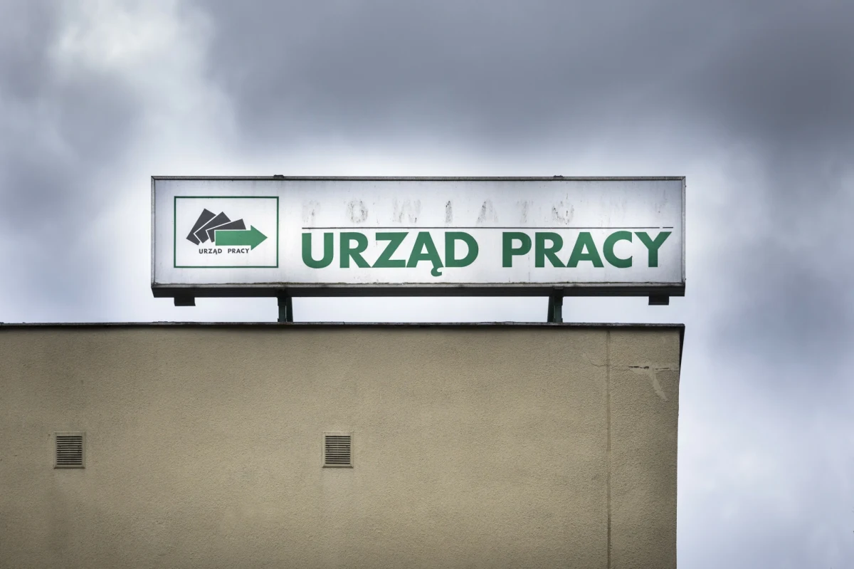 Stopa bezrobocia w marcu wyniosła 5,3 proc., wobec 5,4 proc. miesiąc wcześniej - podał w czwartek Główny Urząd Statystyczny. Największa liczba bezrobotnych jest na Podkarpaciu. Opublikowano także nowe dane o koniunkturze gospodarczej. Wiadomo też, że trzeba się szykować na kolejne podwyżki cen żywności. Jakie towary będą droższe?