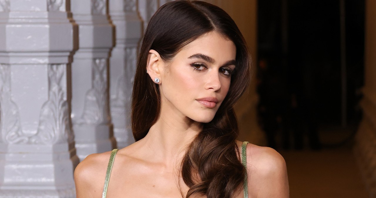 Kaia Gerber w stylizacji na chłodniejszy, letni dzień. Modna jak mama? wiadomości,aktualności,Interia Kaia Gerber w stylizacji na chłodniejszy, letni dzień. Modna jak mama?