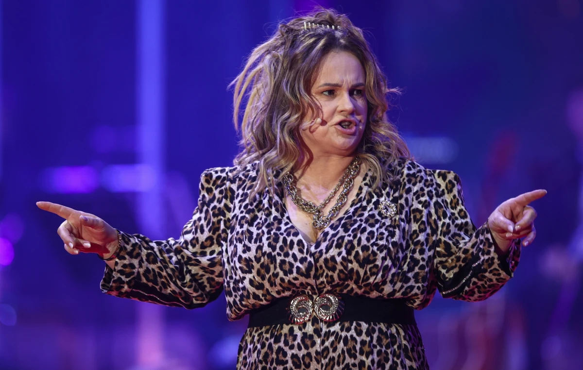 Joanna Kołaczkowska - jedna z najpopularniejszych polskich artystek kabaretowych - ma poważne problemy zdrowotne. Kabaret Hrabi poinformował, że jego gwiazda zmaga się z nowotworem. W najbliższym czasie nie zobaczymy jej na scenie. 