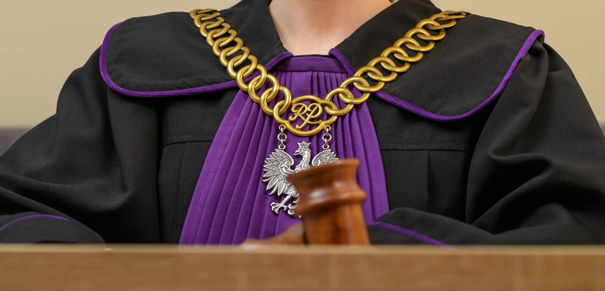 Ministerstwo sprawiedliwości opublikowało w czwartek projekt ustawy o przywróceniu ładu konstytucyjnego w sądownictwie. Dotyczy on przede wszystkim uregulowania statusu sędziów z lat 2018-2025. Projekt trafił do zaopiniowania przez Komisję Wenecką.