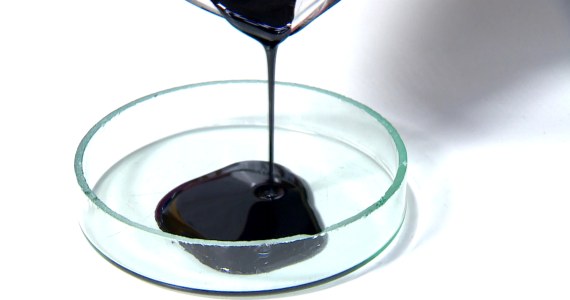 Łyżka dziegciu może być zbawienna. Substancja ma wielkie zalety